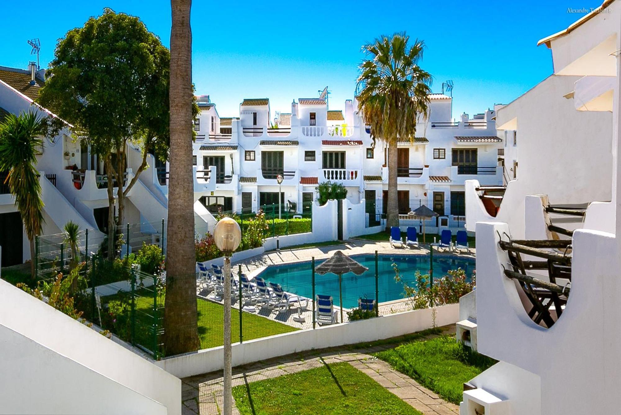 B12 - Pool And Sun Apartment Lagos Luaran gambar