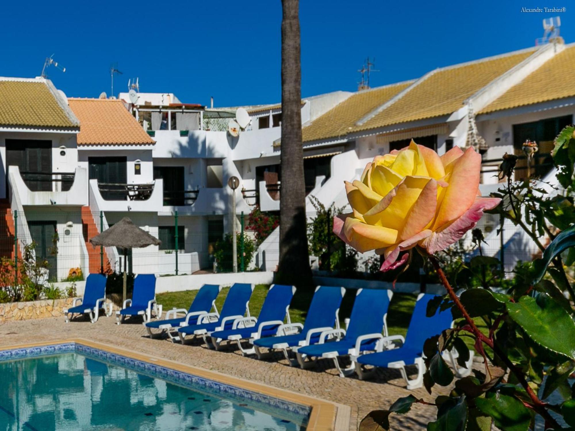 B12 - Pool And Sun Apartment Lagos Luaran gambar